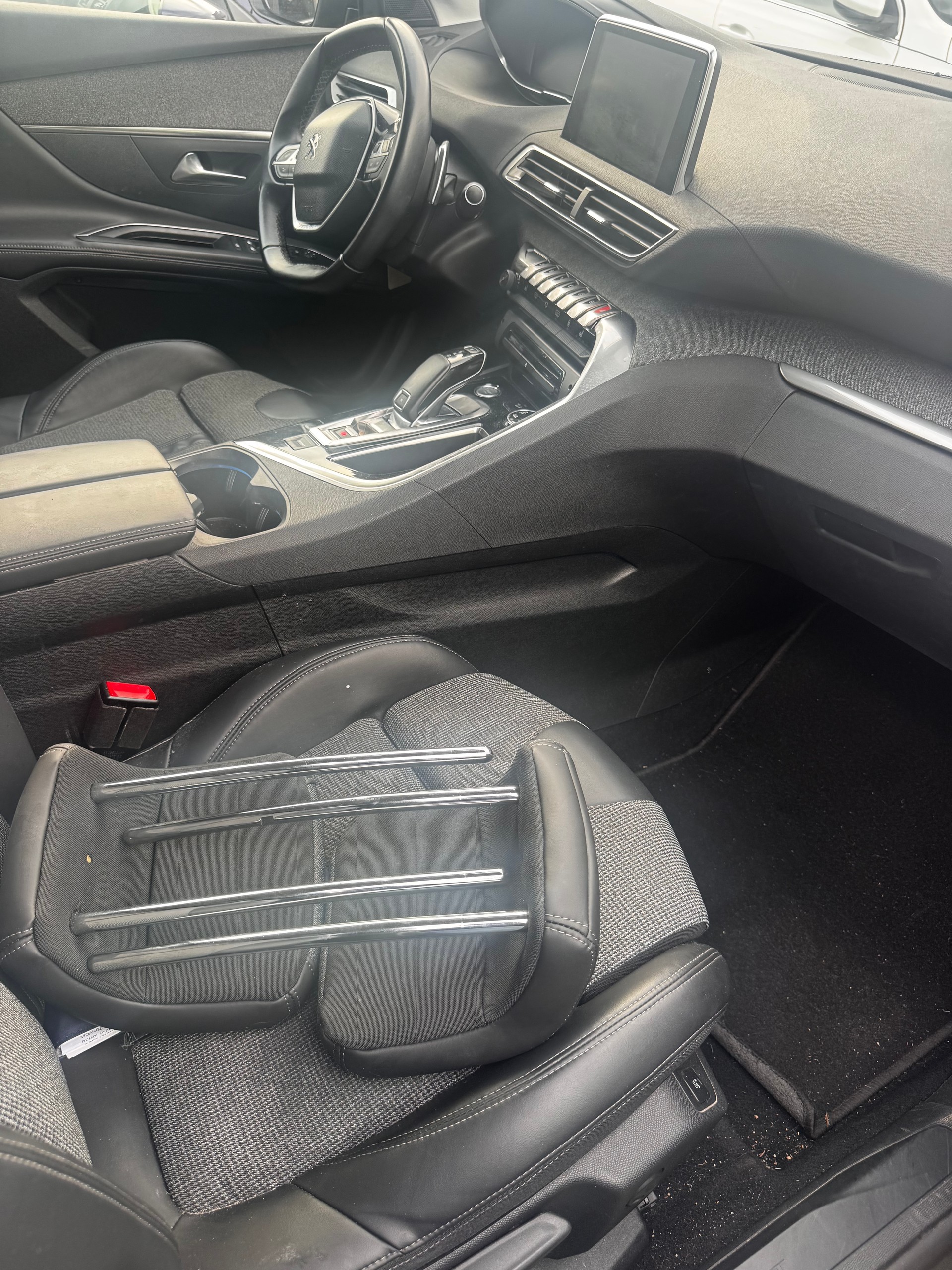 PEUGEOT 5008 1.6 THP Allure EAT-image-8