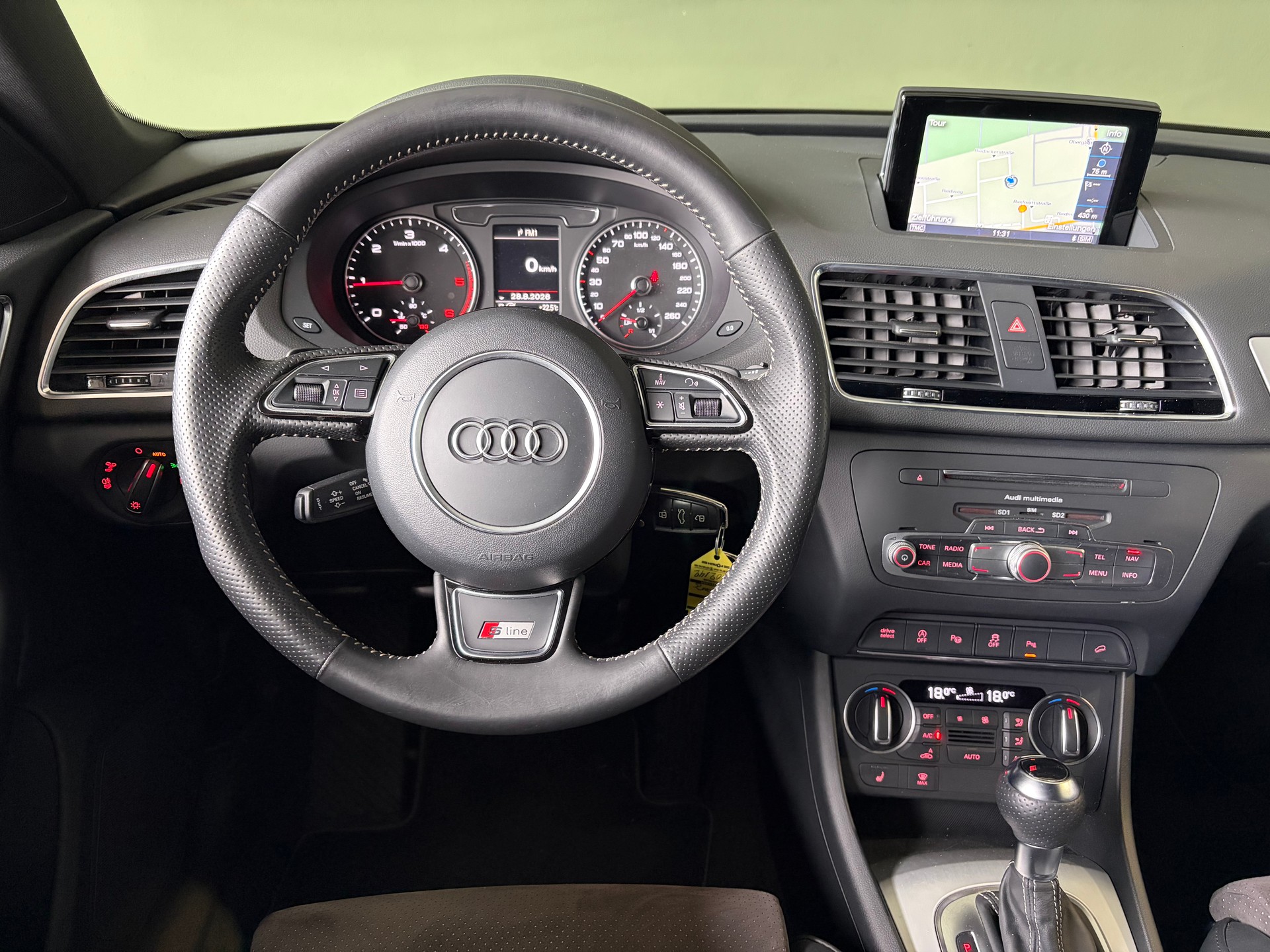 AUDI Q3 2.0 TDI S-Line Quattro S-tronic * El-Anhängerkupplung *-image-9