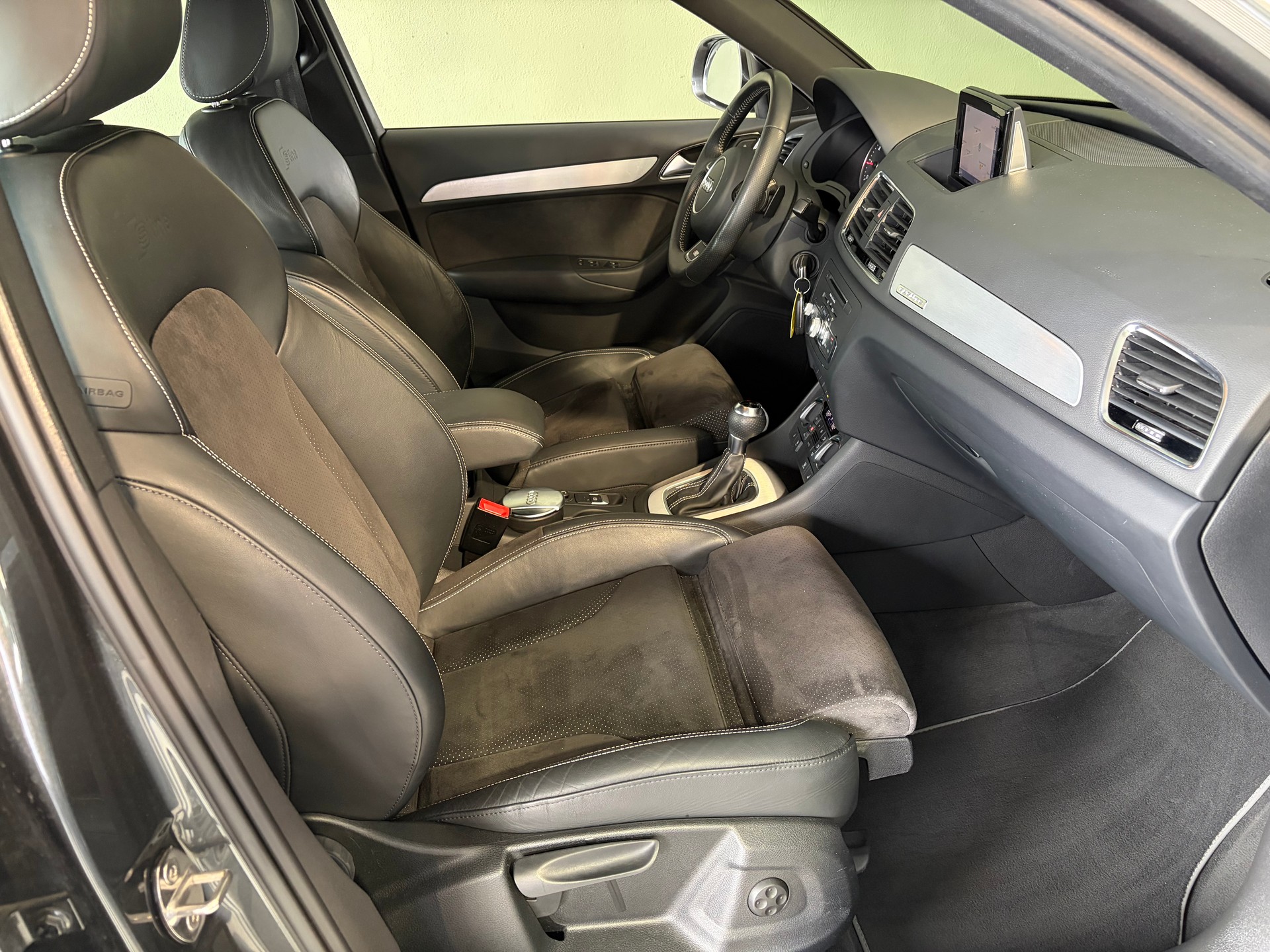 AUDI Q3 2.0 TDI S-Line Quattro S-tronic * El-Anhängerkupplung *-image-17
