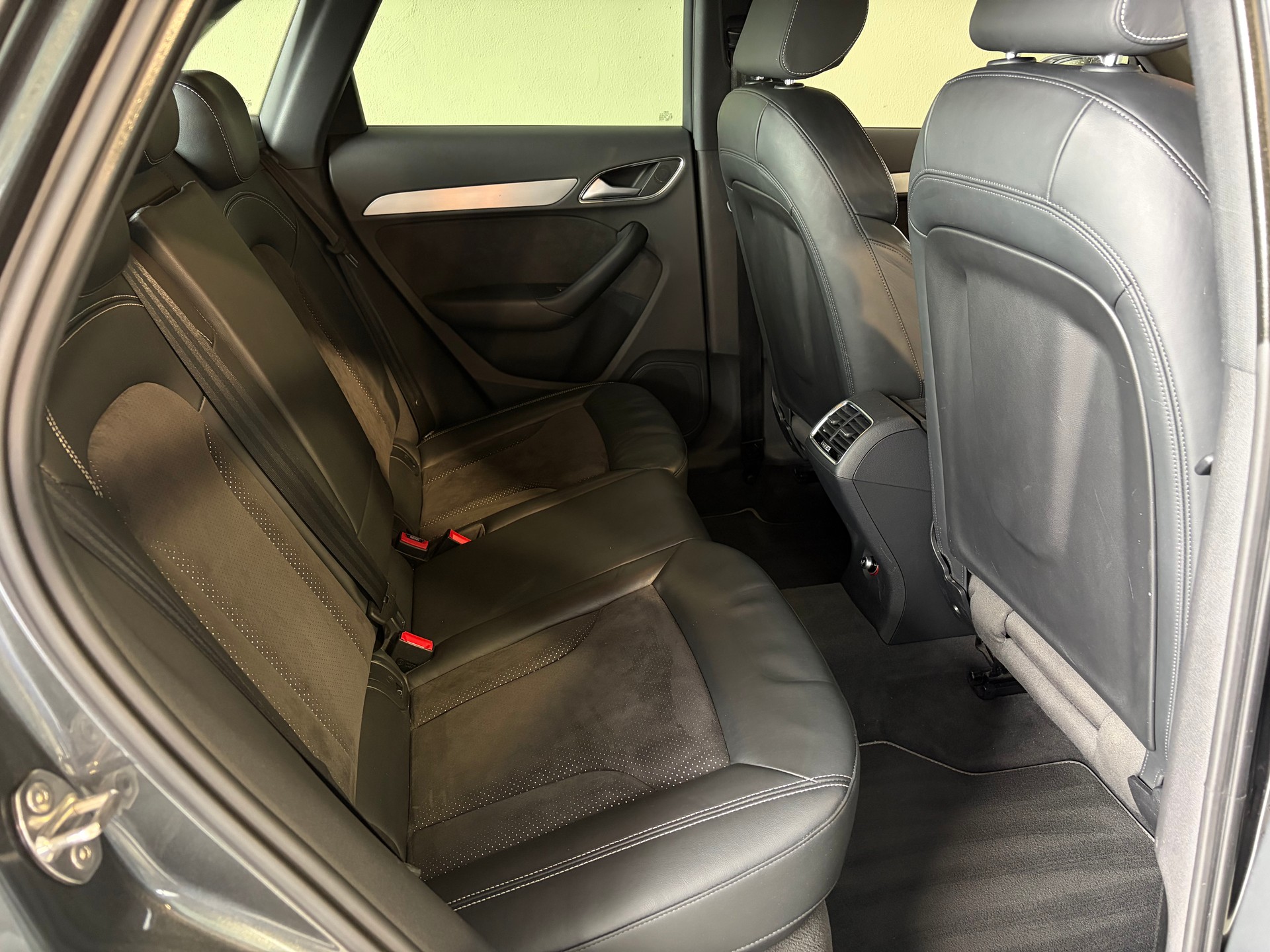 AUDI Q3 2.0 TDI S-Line Quattro S-tronic * El-Anhängerkupplung *-image-16