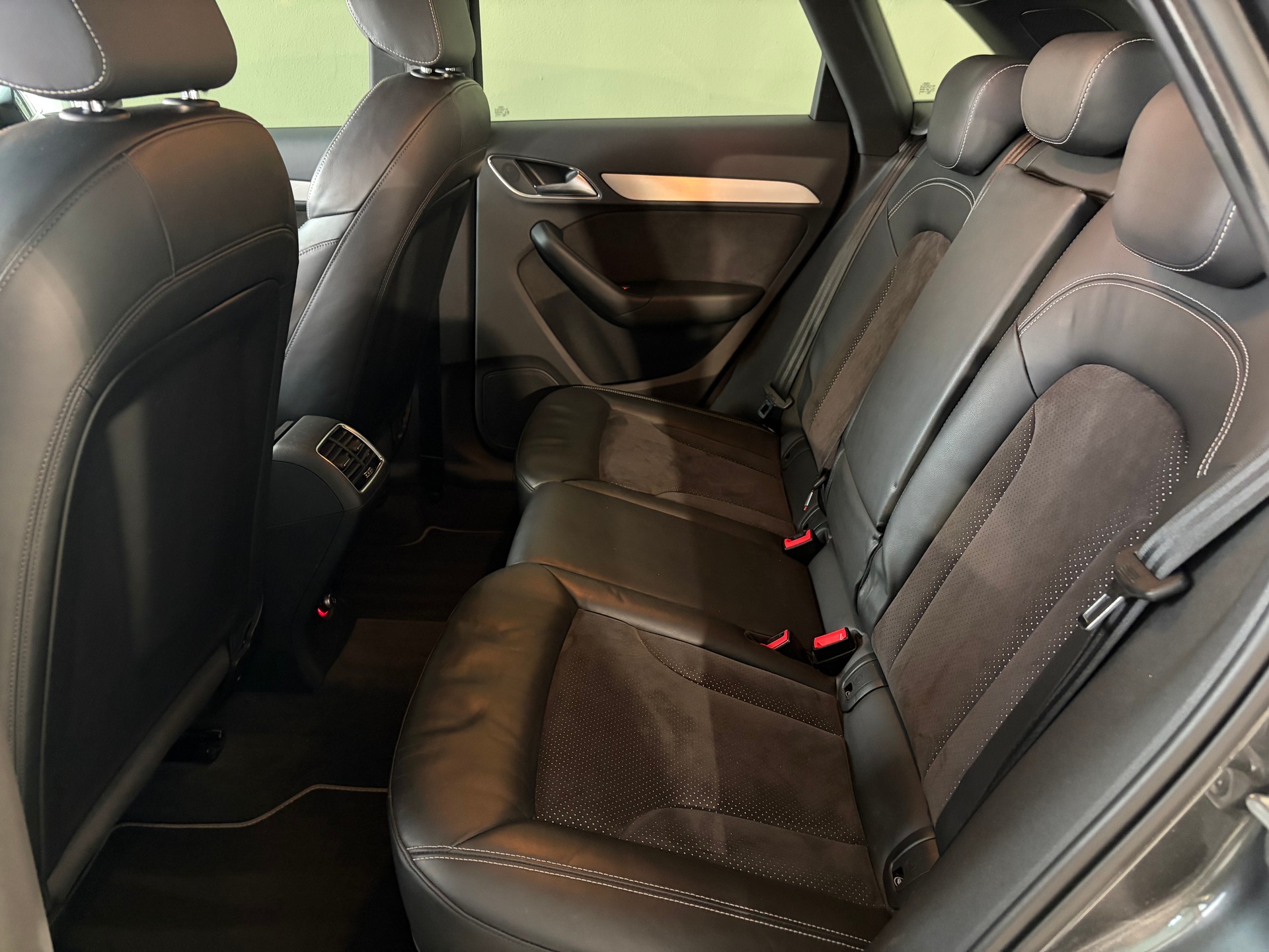 AUDI Q3 2.0 TDI S-Line Quattro S-tronic * El-Anhängerkupplung *-image-18