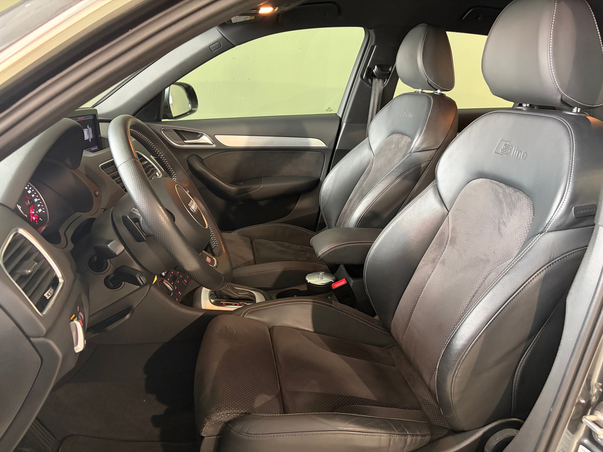 AUDI Q3 2.0 TDI S-Line Quattro S-tronic * El-Anhängerkupplung *-image-7