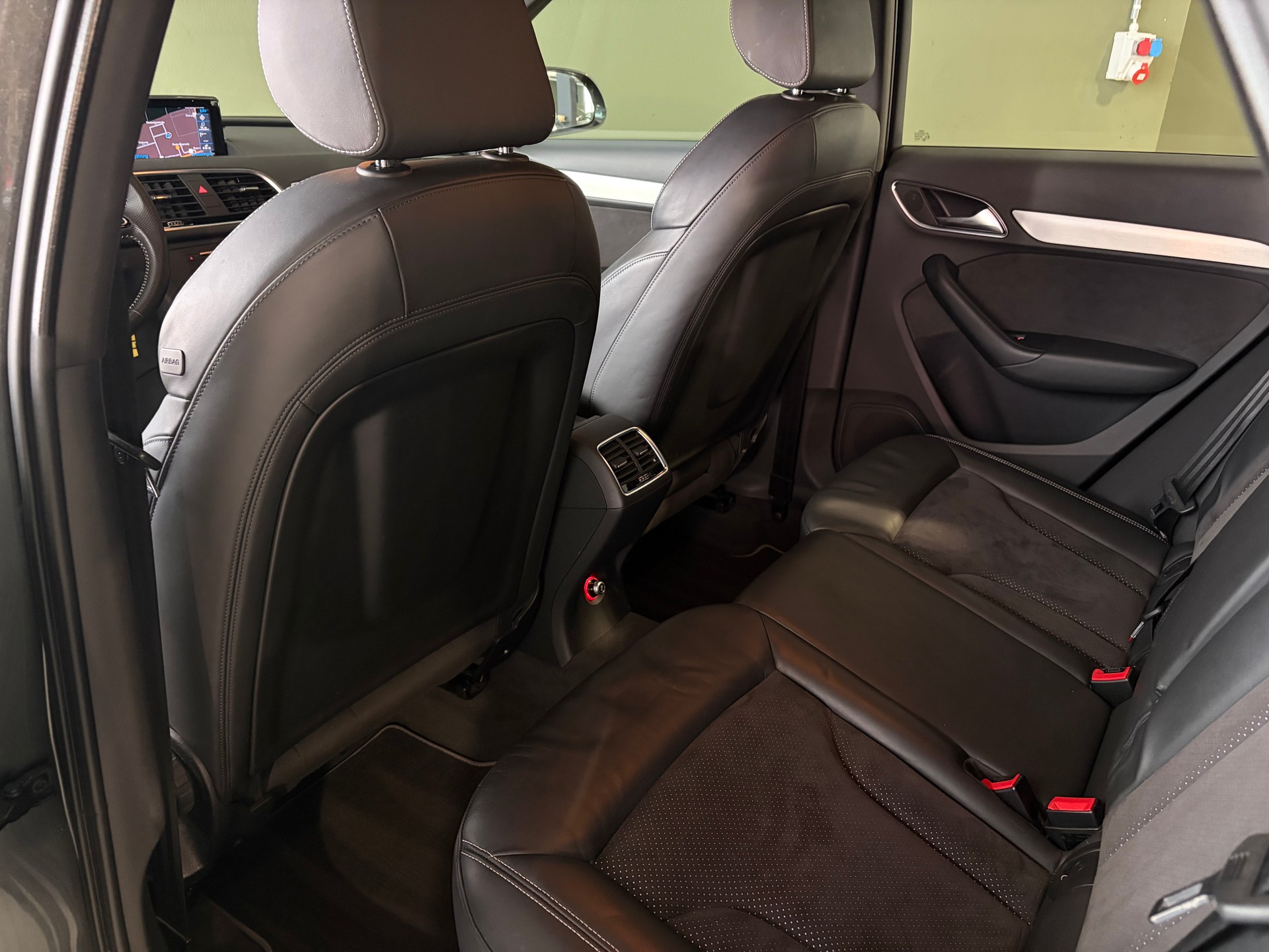 AUDI Q3 2.0 TDI S-Line Quattro S-tronic * El-Anhängerkupplung *-image-19