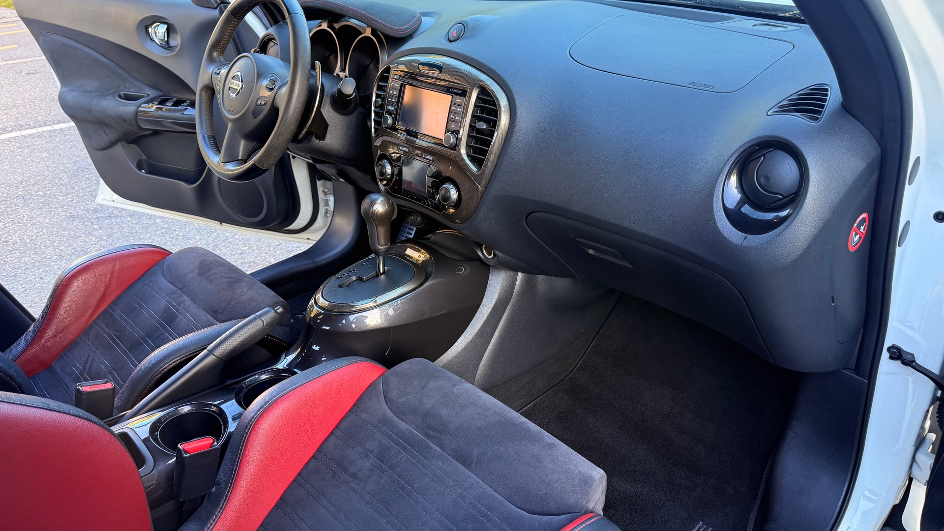 NISSAN Juke 1.6 DIG-T Nismo RS Swiss Ed 4x4 Xtronic M-CVT-image-6
