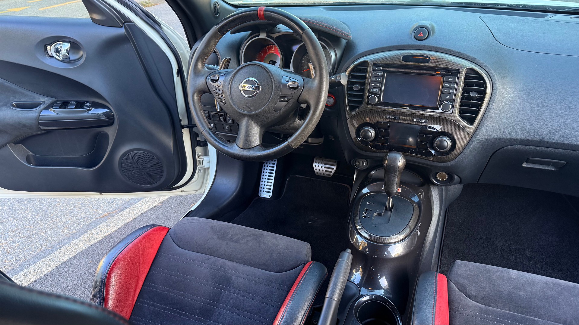 NISSAN Juke 1.6 DIG-T Nismo RS Swiss Ed 4x4 Xtronic M-CVT-image-8