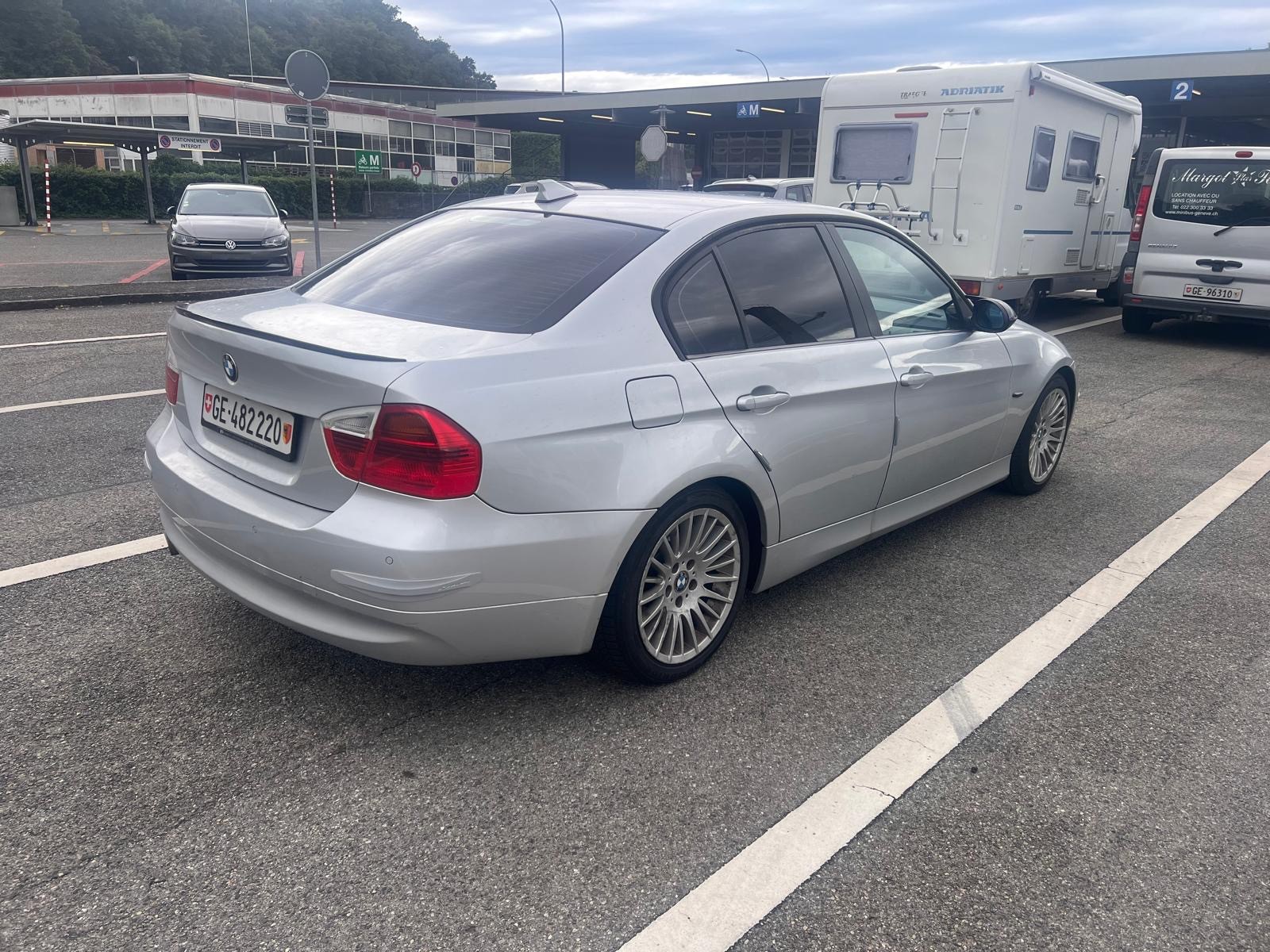 BMW 320i automatique 2L-image-3