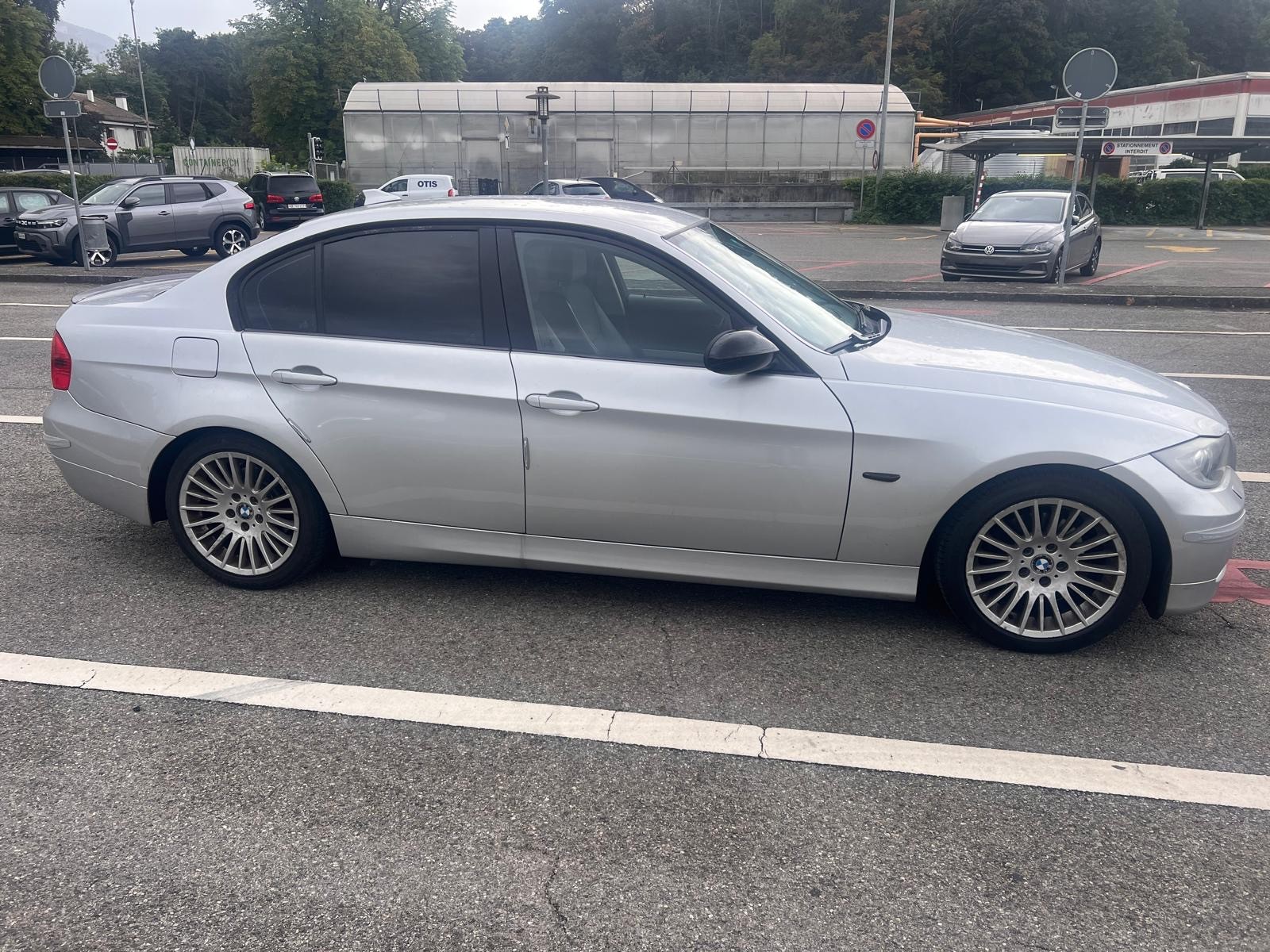 BMW 320i automatique 2L-image-4