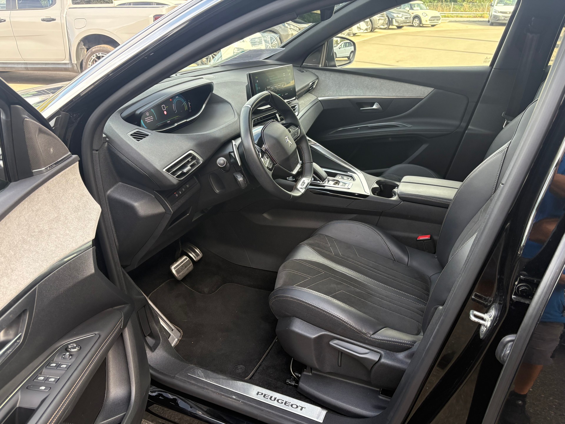 PEUGEOT 3008 1.6 Plug-in Hybrid GT-image-10