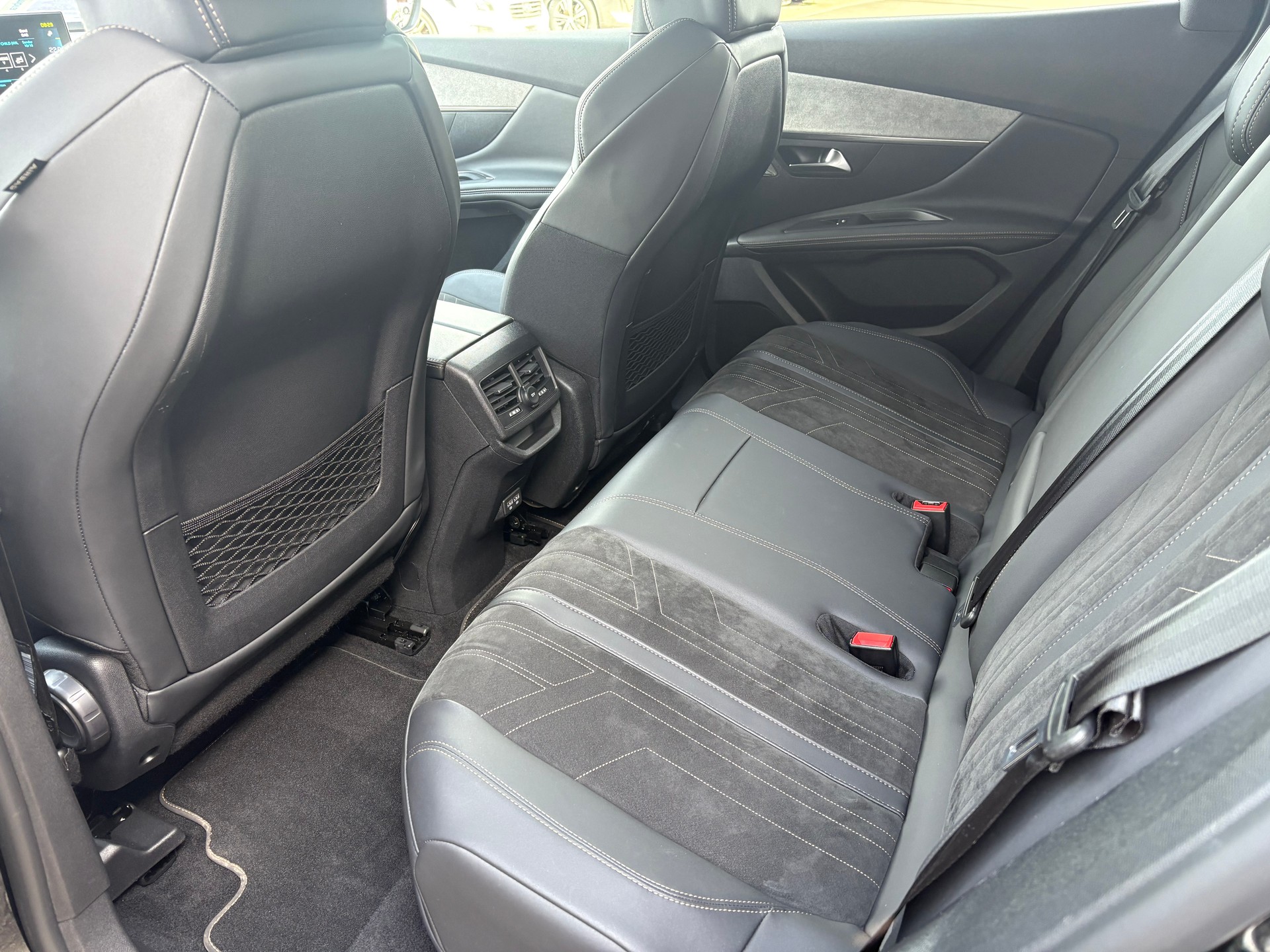 PEUGEOT 3008 1.6 Plug-in Hybrid GT-image-7