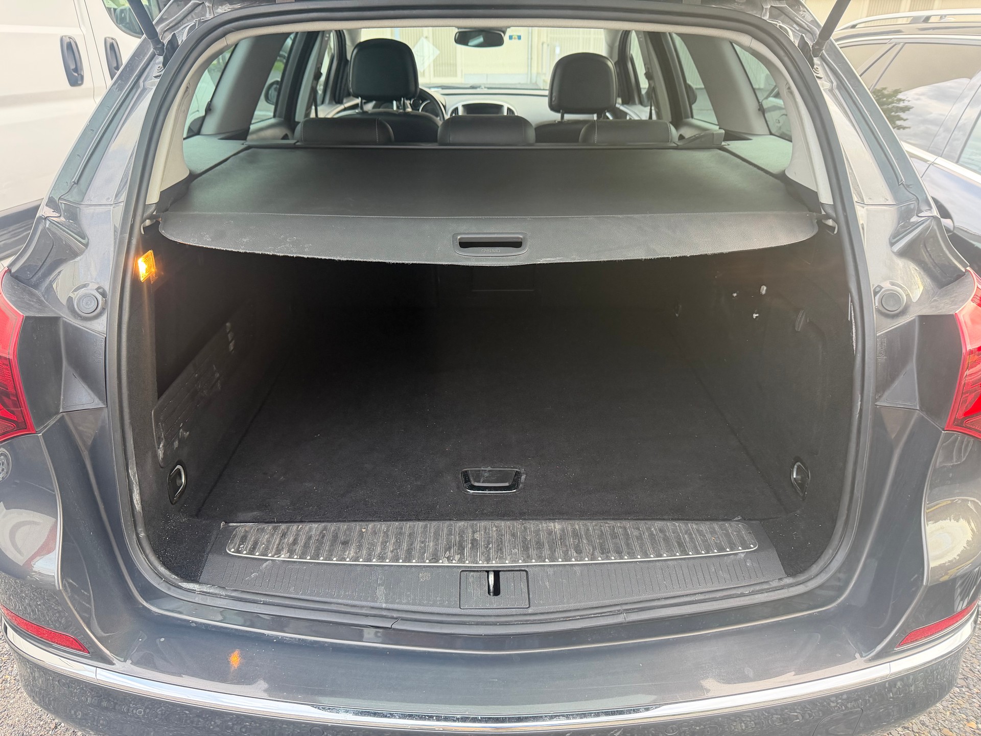 OPEL Astra SportsTourer 1.6i 16V Turbo Drive Automatic-image-12