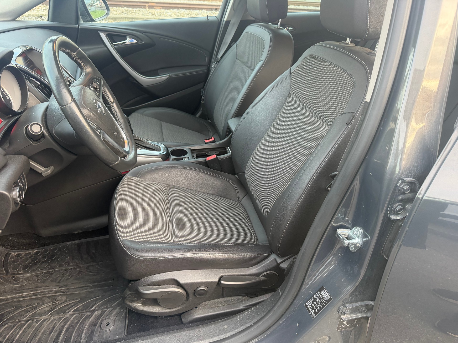 OPEL Astra SportsTourer 1.6i 16V Turbo Drive Automatic-image-10