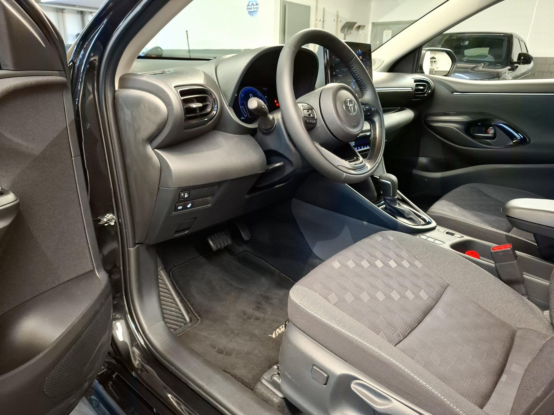 TOYOTA Yaris 1.5 VVT-i HSD Trend-image-16