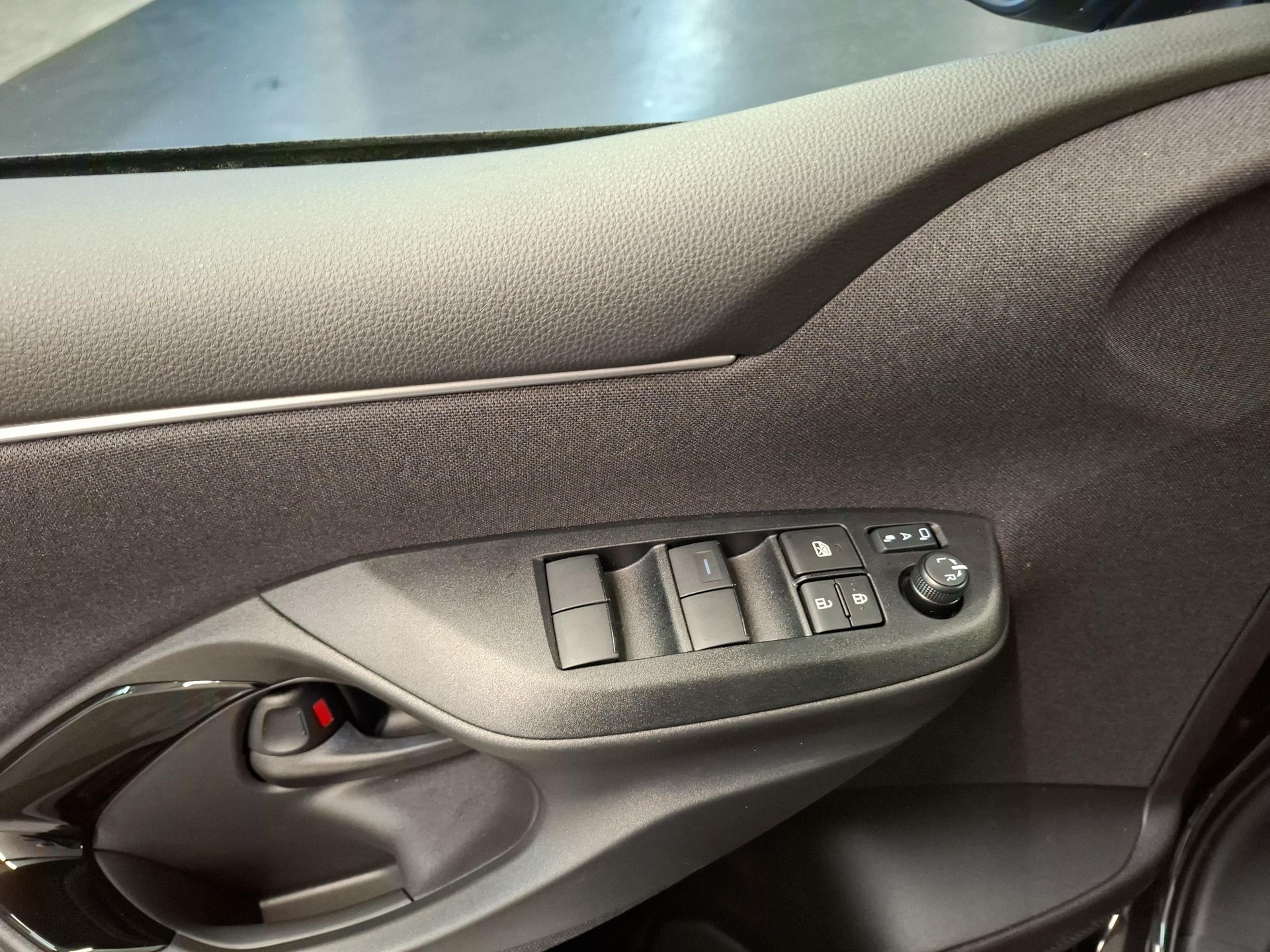 TOYOTA Yaris 1.5 VVT-i HSD Trend-image-15