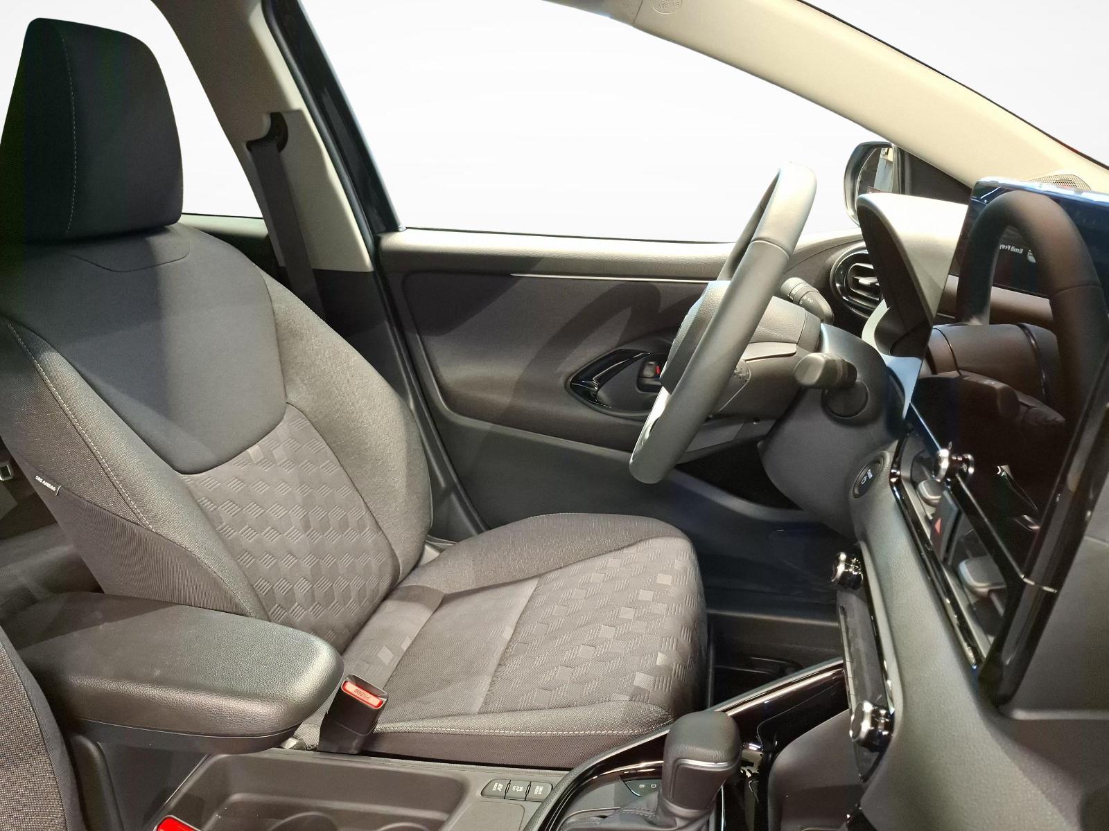 TOYOTA Yaris 1.5 VVT-i HSD Trend-image-9