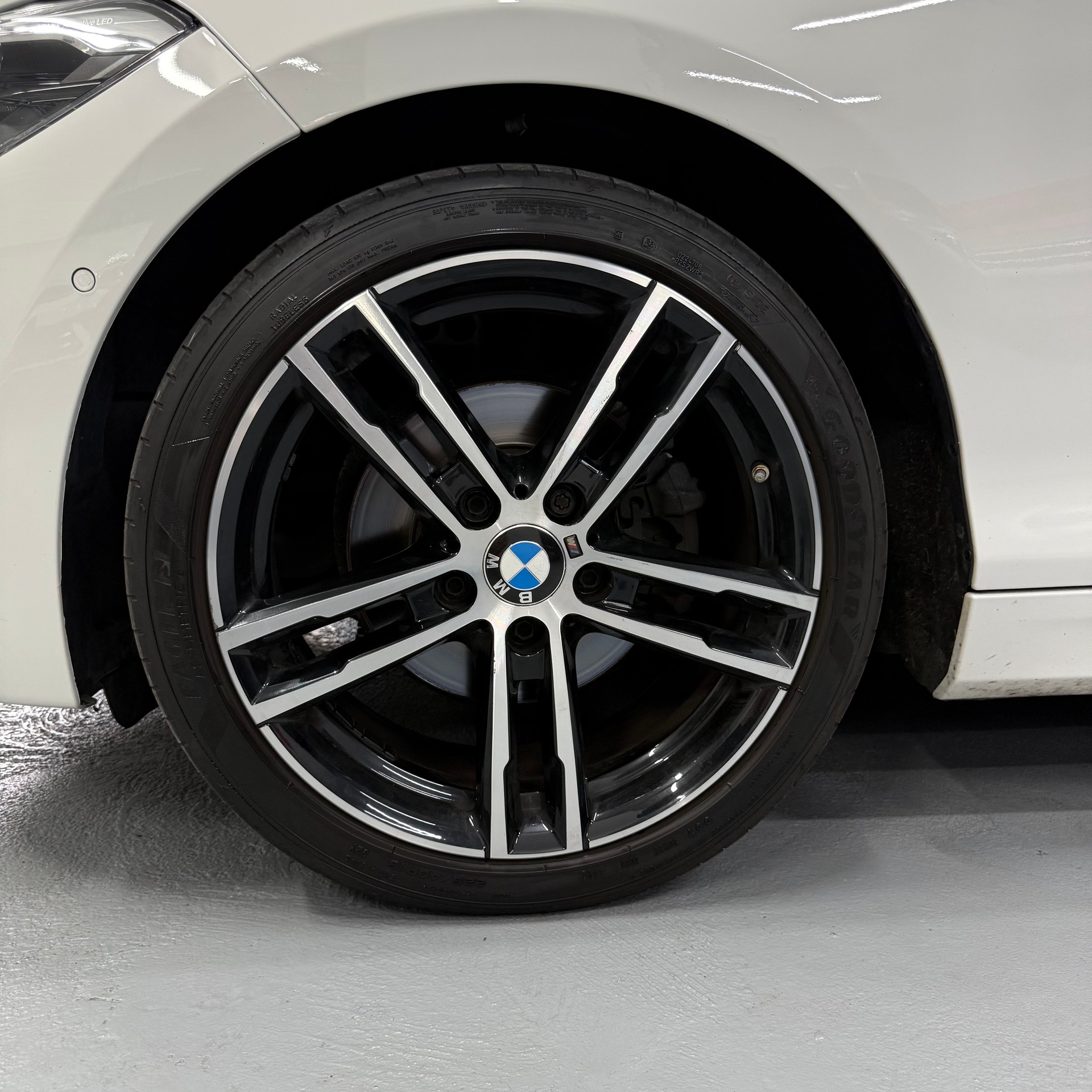 BMW 120d xDrive Edition M Sport Steptronic-image-6