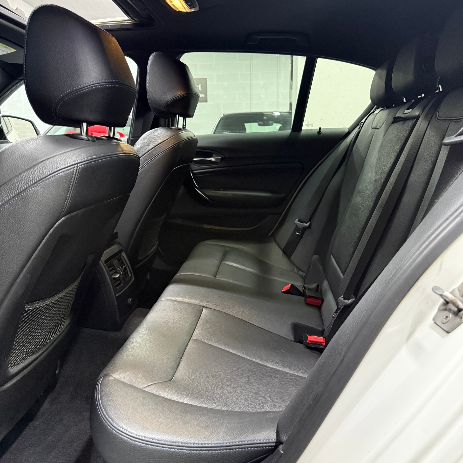 BMW 120d xDrive Edition M Sport Steptronic-image-14