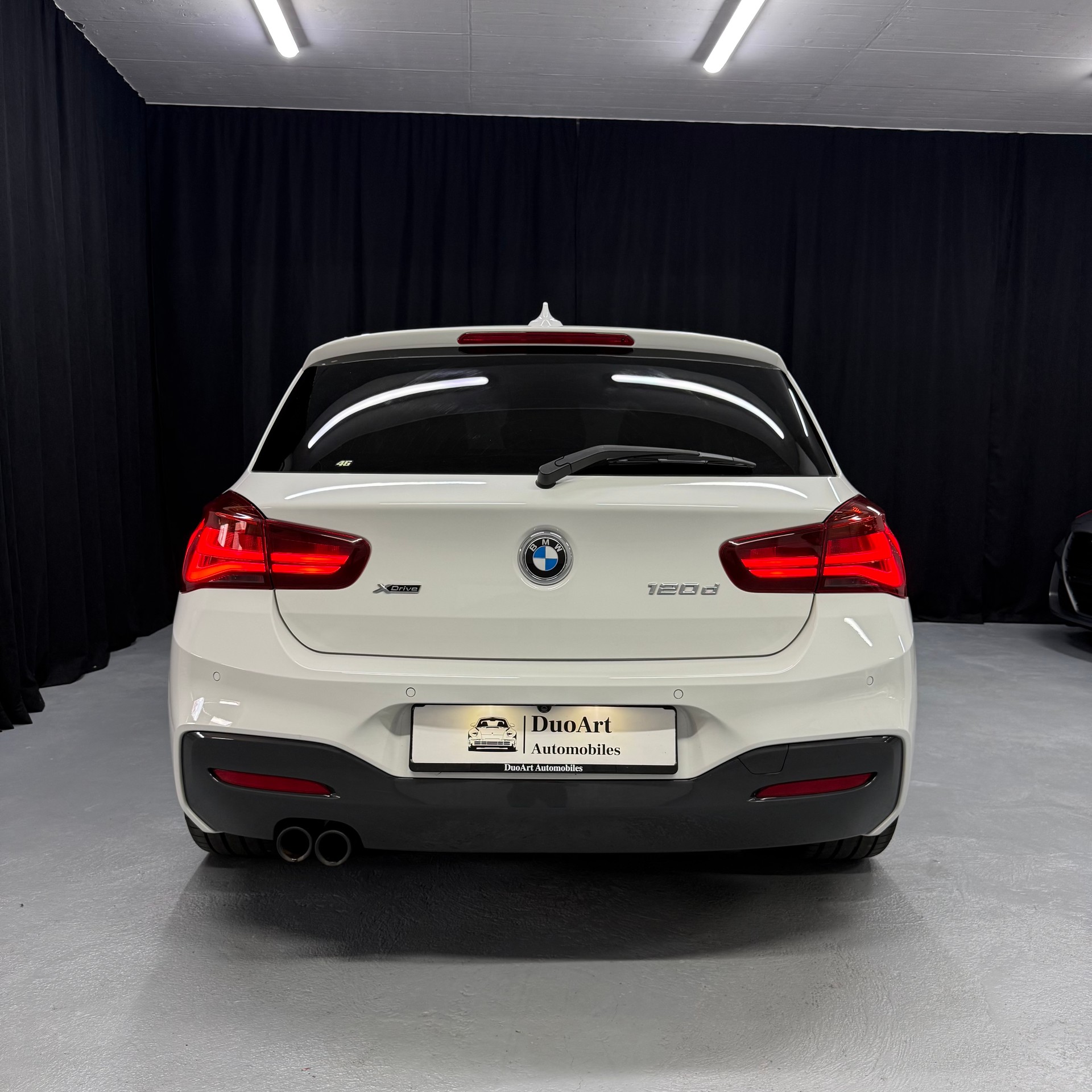 BMW 120d xDrive Edition M Sport Steptronic-image-8