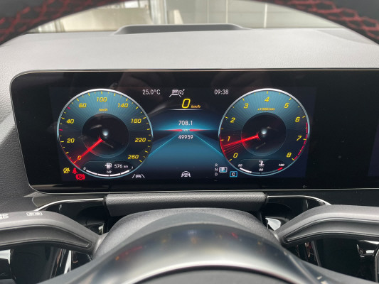 MERCEDES-BENZ GLA 250 AMG Line 4Matic-image-7