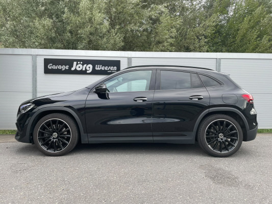 MERCEDES-BENZ GLA 250 AMG Line 4Matic-image-2