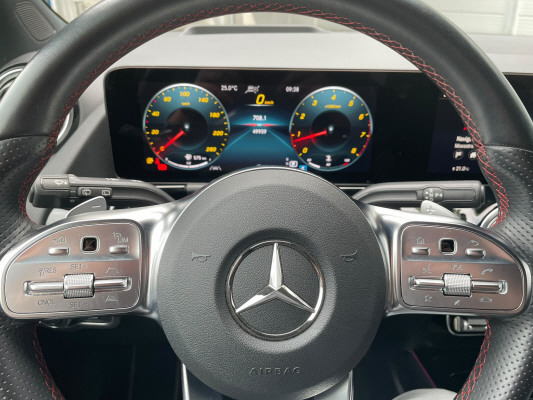 MERCEDES-BENZ GLA 250 AMG Line 4Matic-image-8