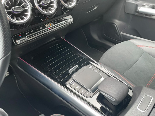 MERCEDES-BENZ GLA 250 AMG Line 4Matic-image-11