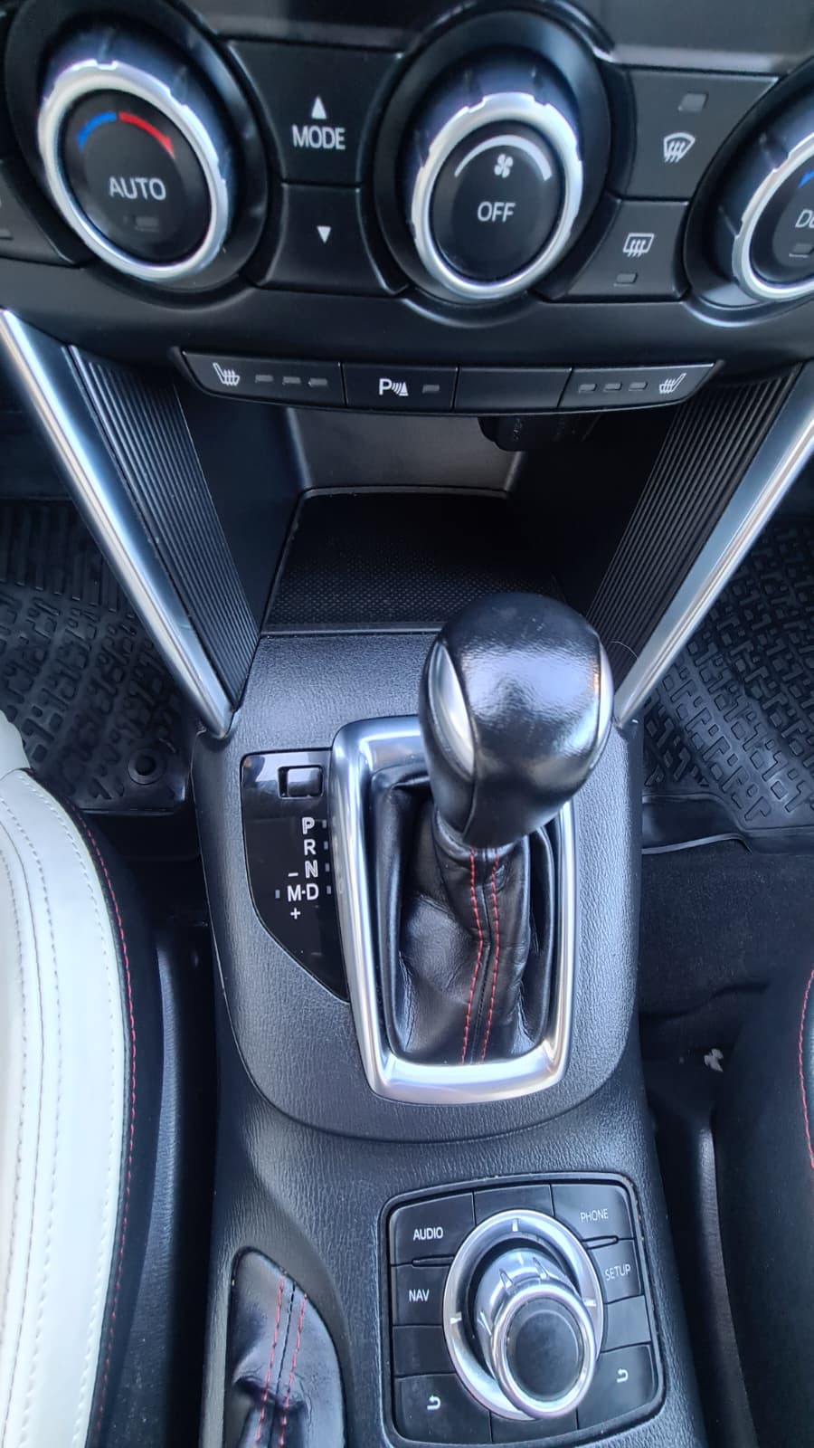 MAZDA CX-5 2.2 D HP Revolution AWD Automatic ** Voll-Leder ** Gr-Navi ** RF-Kamera ** Anh-Kupplung ** Sitzmemory **-image-12