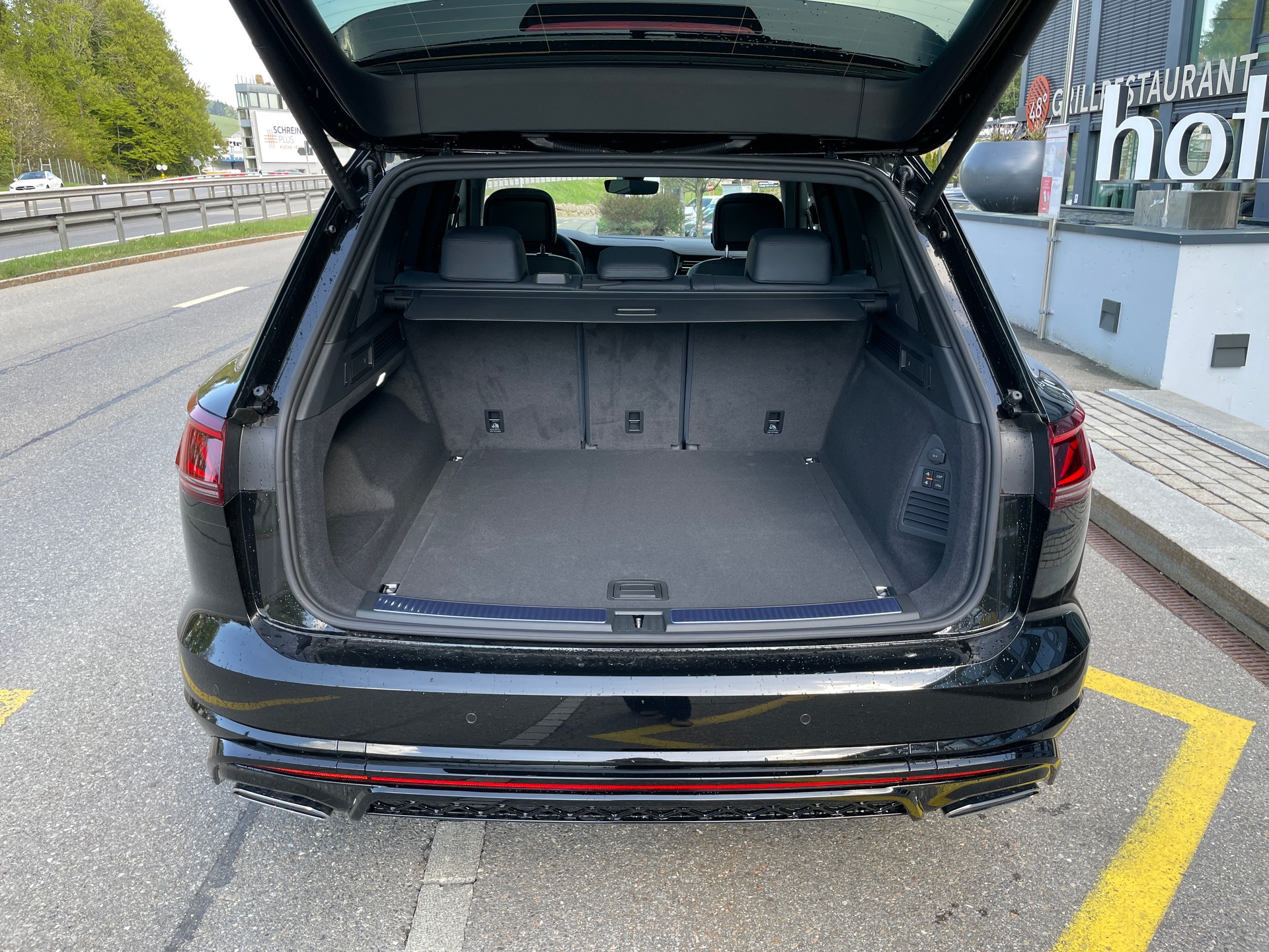 VW Touareg 3.0 TDI R-Line Final Edition Tiptronic, VOLLAUSSTATTUNG-image-7