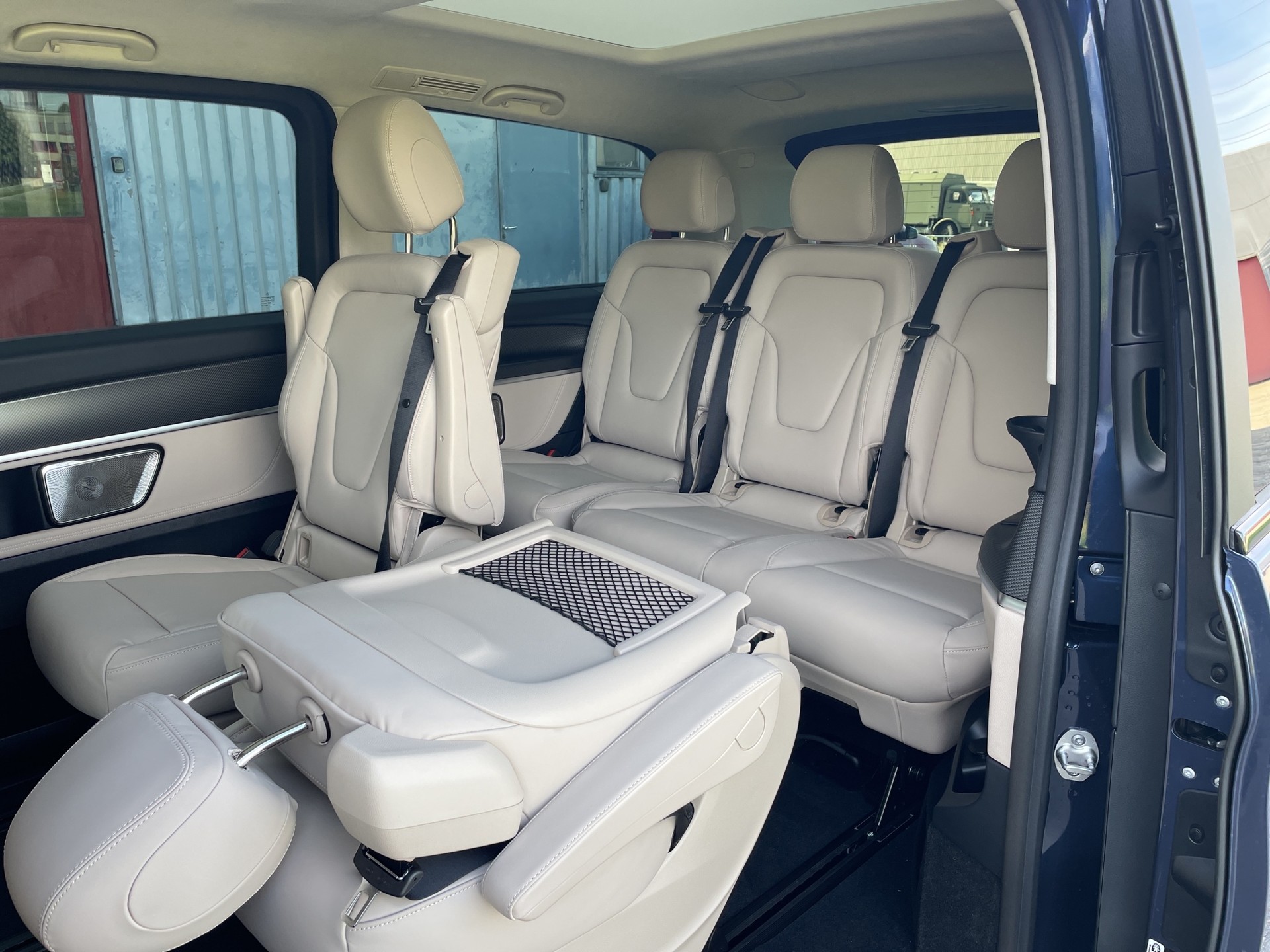 MERCEDES-BENZ V 300 d Swiss Ed. lang 4matic Van-image-20