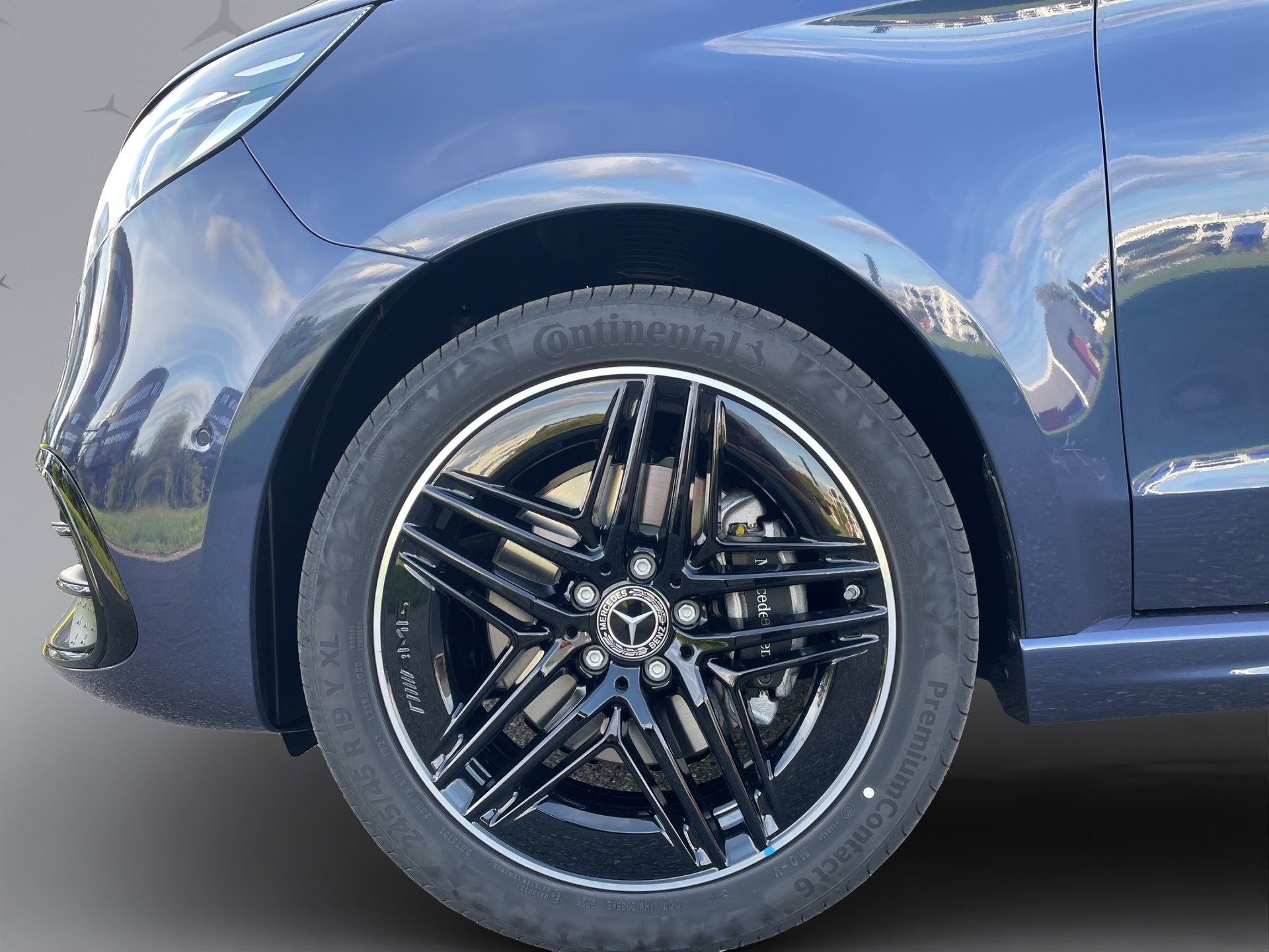 MERCEDES-BENZ V 300 d Swiss Ed. lang 4matic Van-image-2