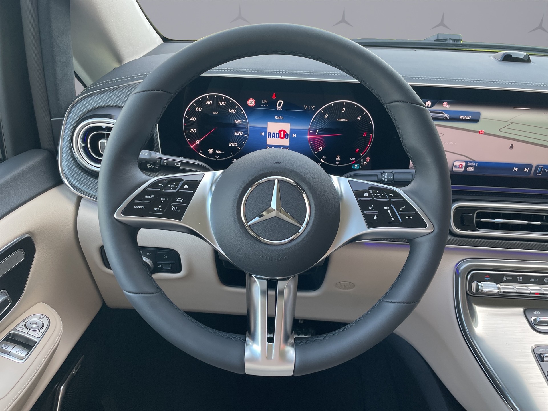 MERCEDES-BENZ V 300 d Swiss Ed. lang 4matic Van-image-11