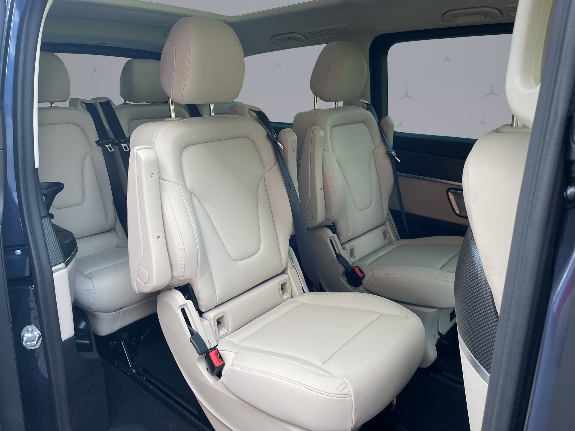 MERCEDES-BENZ V 300 d Swiss Ed. lang 4matic Van-image-17
