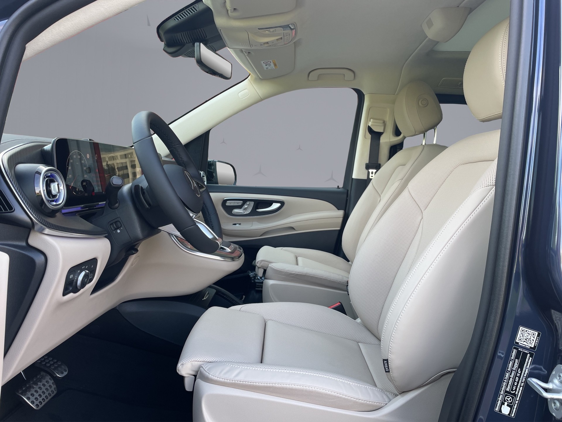 MERCEDES-BENZ V 300 d Swiss Ed. lang 4matic Van-image-9
