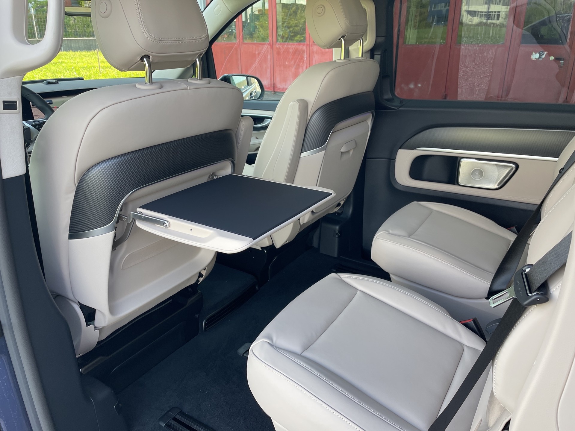 MERCEDES-BENZ V 300 d Swiss Ed. lang 4matic Van-image-21