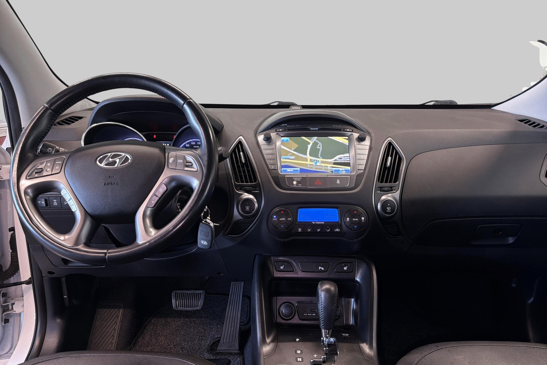 HYUNDAI iX 35 2.0 CRDi Style 4WD Automatic-image-16