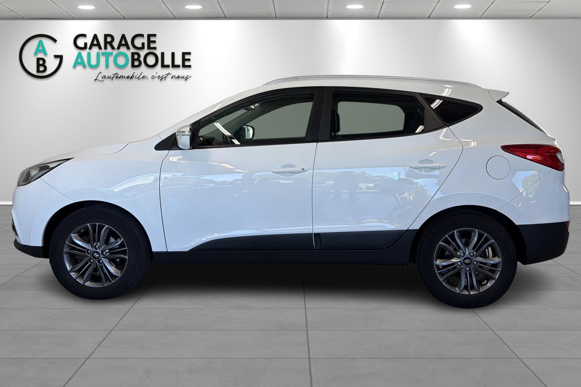 HYUNDAI iX 35 2.0 CRDi Style 4WD Automatic-image-6