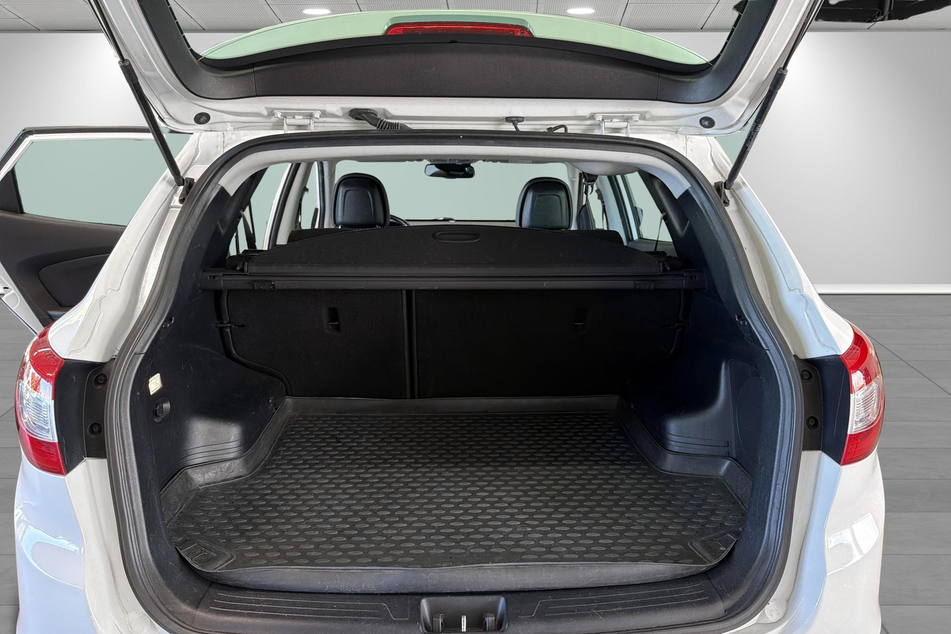 HYUNDAI iX 35 2.0 CRDi Style 4WD Automatic-image-17