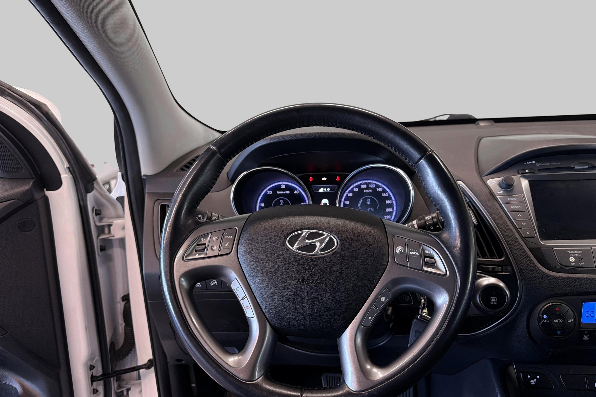 HYUNDAI iX 35 2.0 CRDi Style 4WD Automatic-image-9