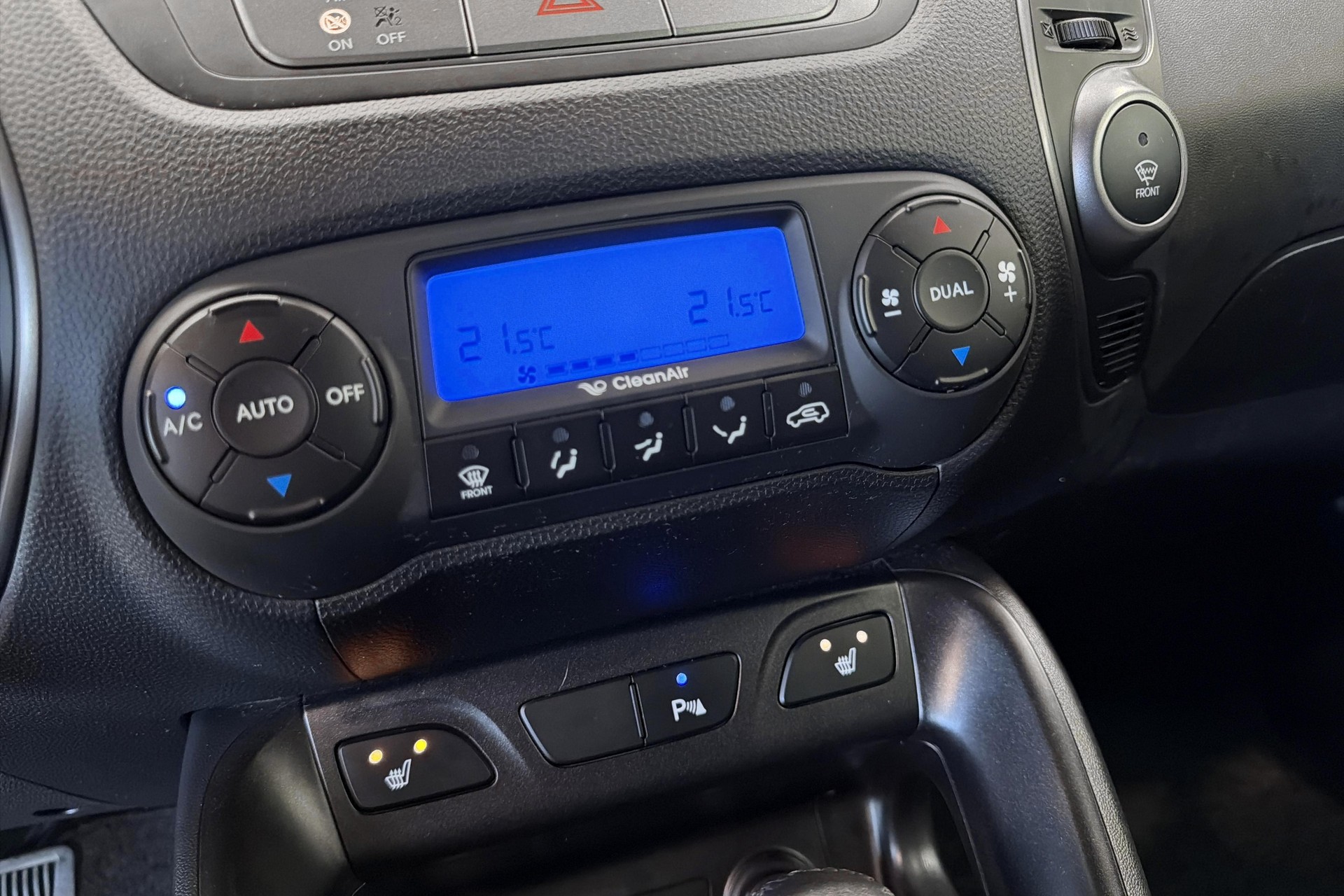 HYUNDAI iX 35 2.0 CRDi Style 4WD Automatic-image-13