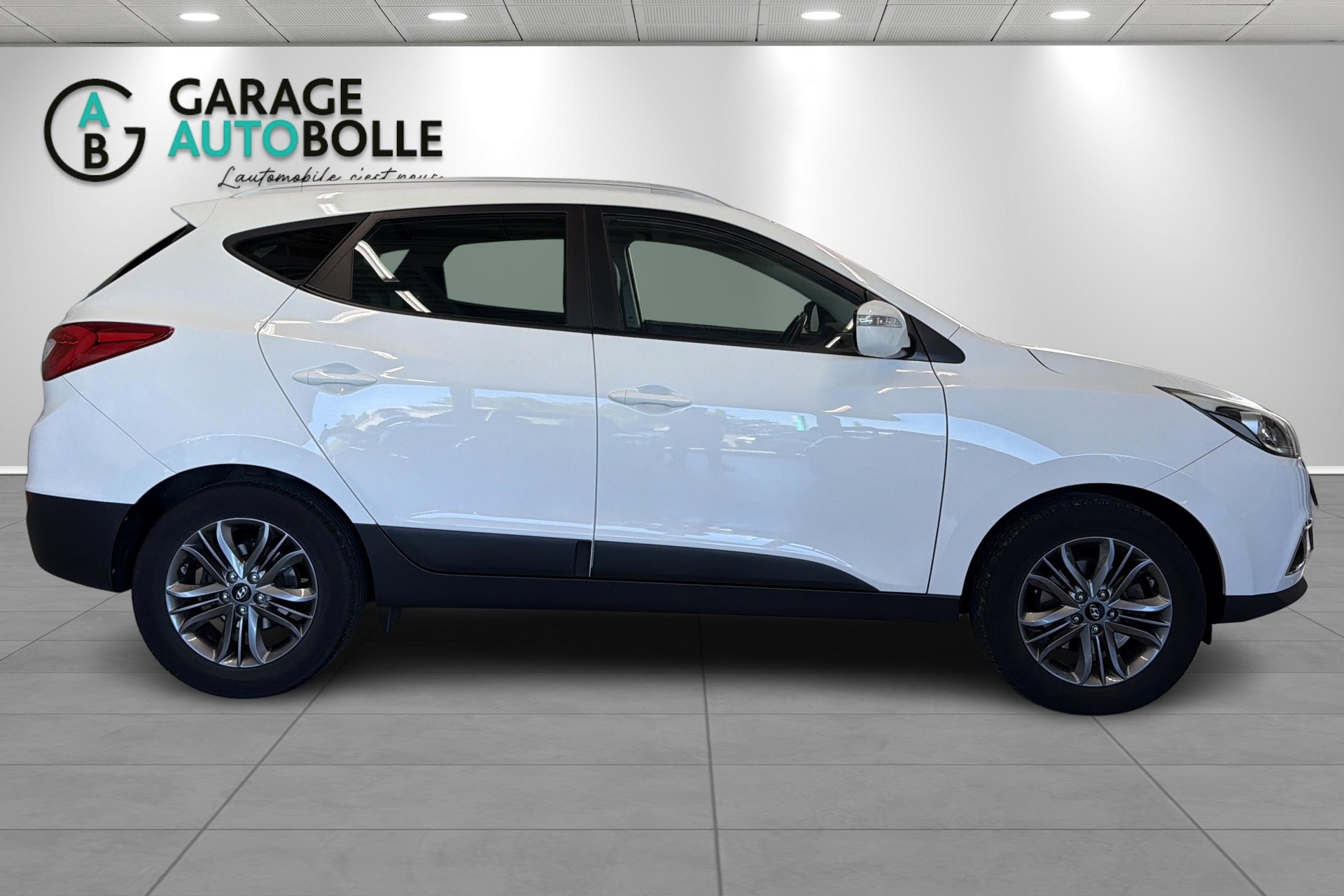 HYUNDAI iX 35 2.0 CRDi Style 4WD Automatic-image-2