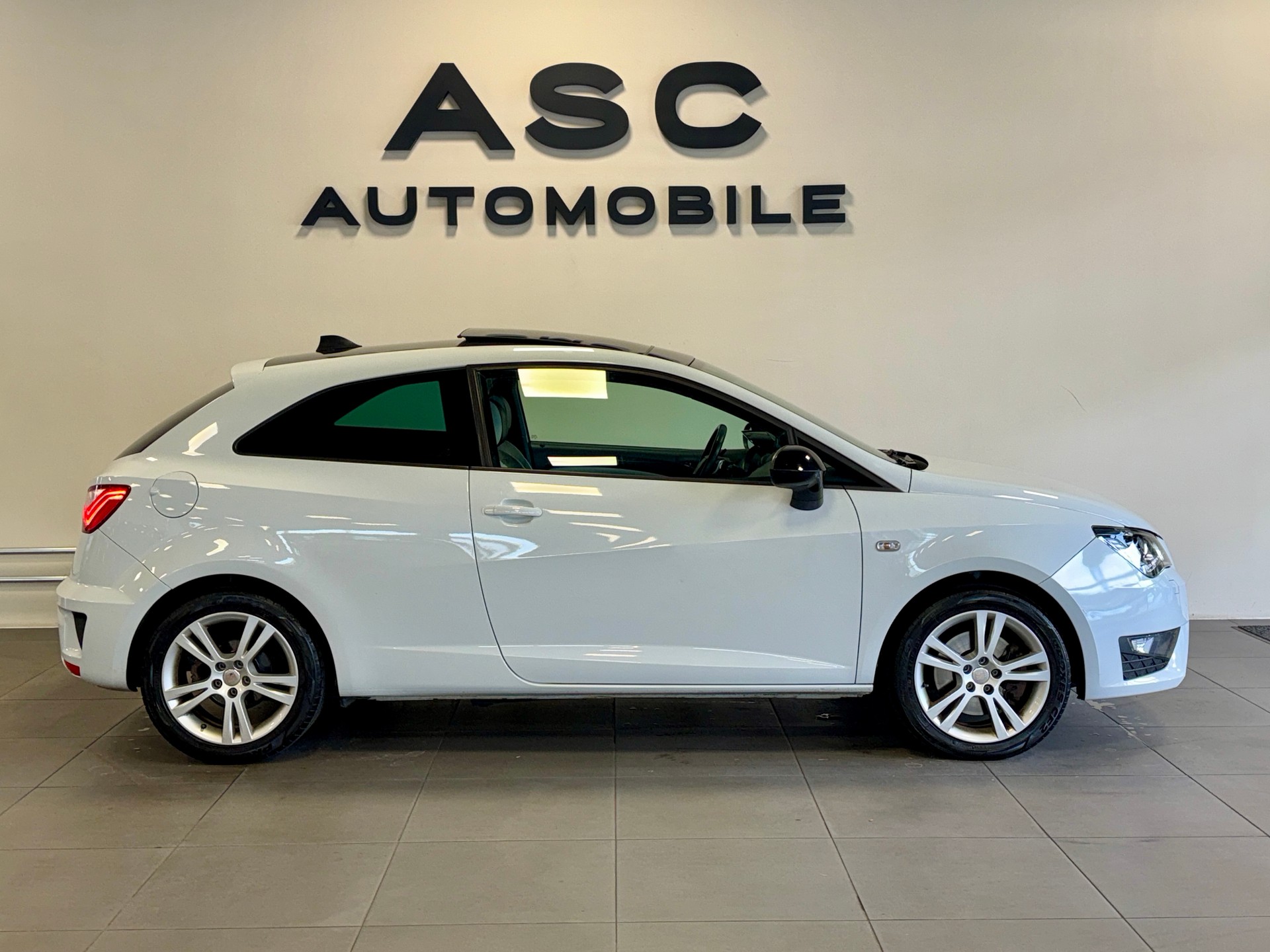 SEAT Ibiza SC 1.4 TSI Cupra DSG *Panoramaglasdach*-showroom-element-1