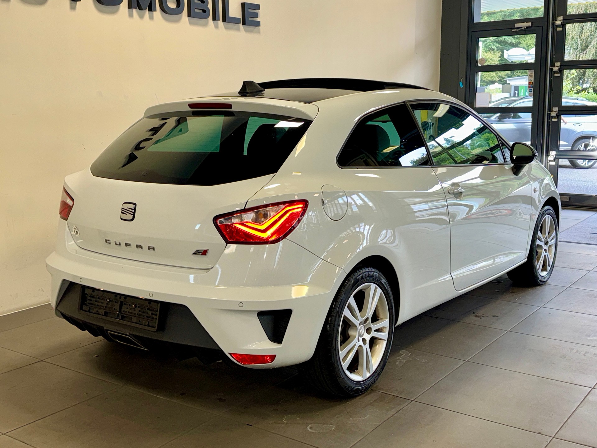 SEAT Ibiza SC 1.4 TSI Cupra DSG *Panoramaglasdach*-showroom-element-2