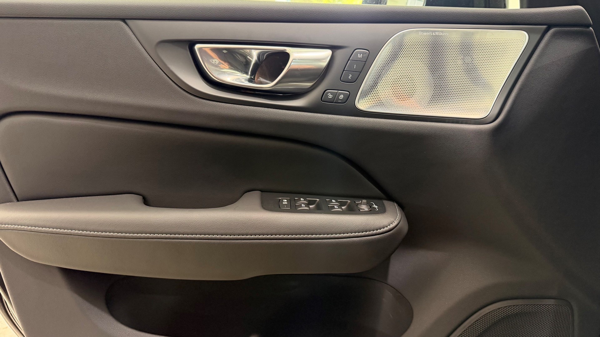 VOLVO V60 2.0 T6 TE Ultra Dark eAWD-image-14