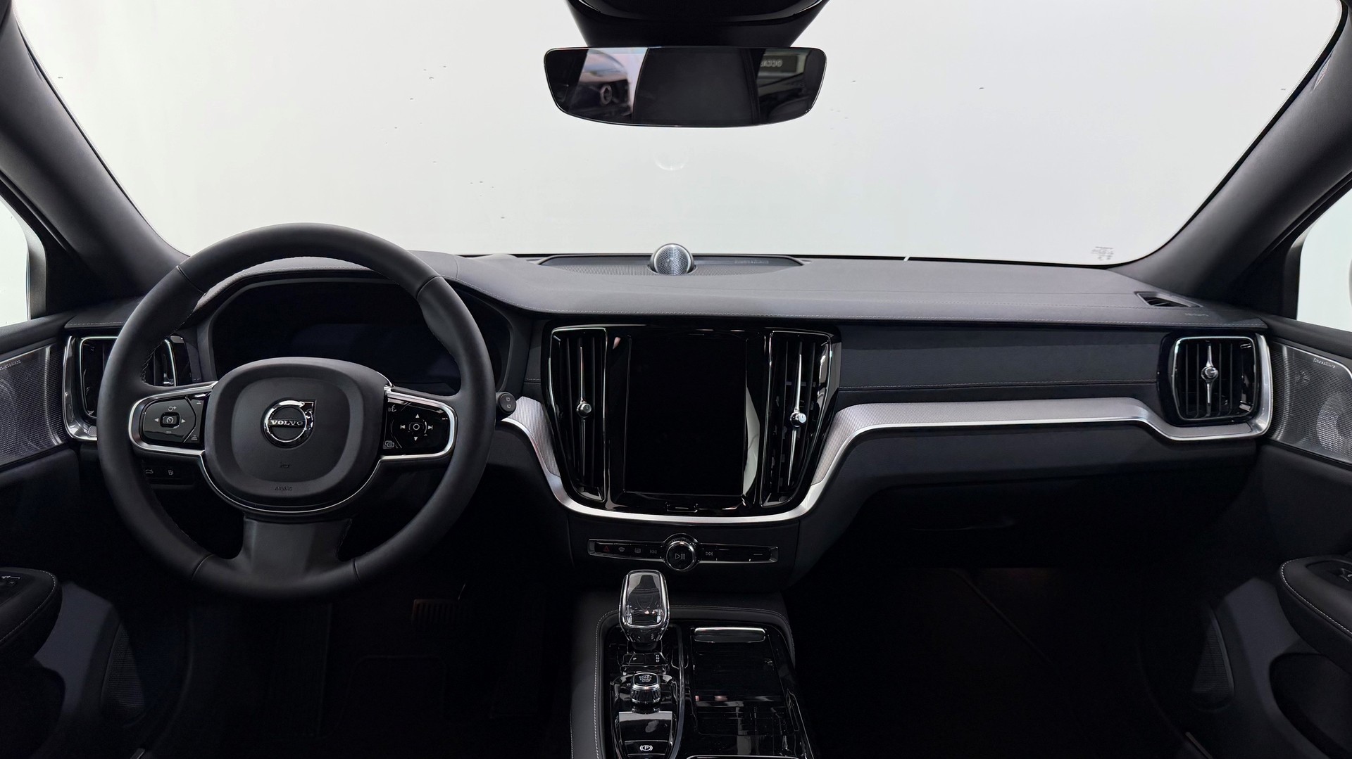 VOLVO V60 2.0 T6 TE Ultra Dark eAWD-image-4