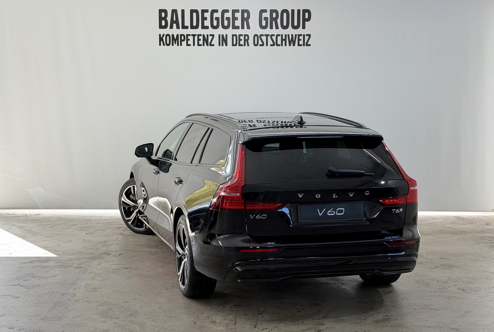 VOLVO V60 2.0 T6 TE Ultra Dark eAWD-image-1