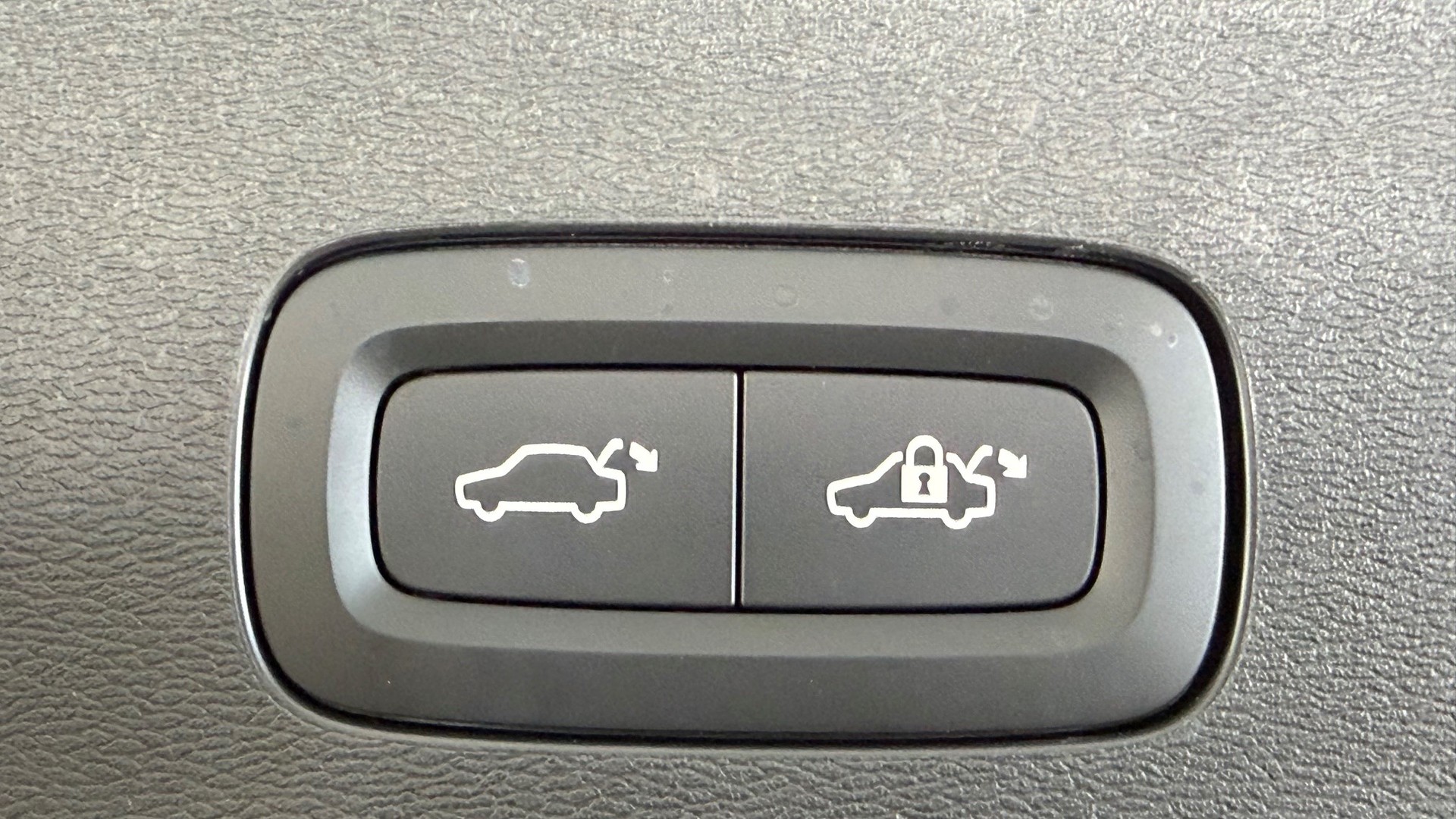 VOLVO V60 2.0 T6 TE Ultra Dark eAWD-image-15