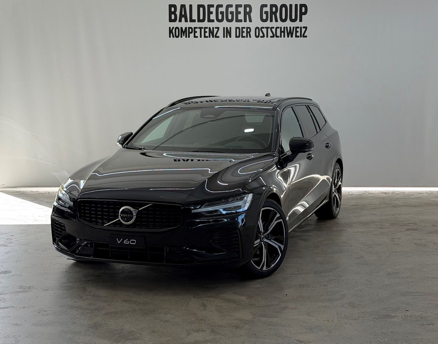 VOLVO V60 2.0 T6 TE Ultra Dark eAWD-image-0
