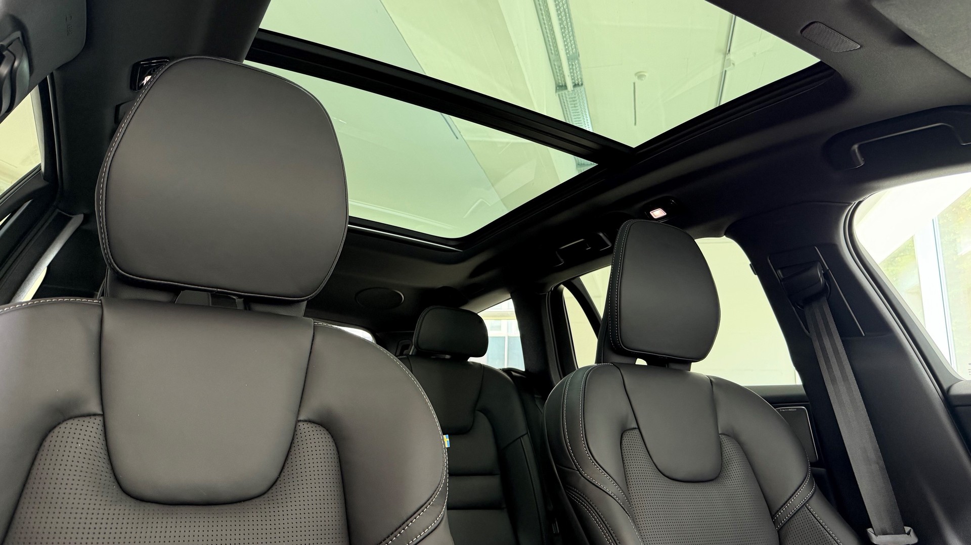 VOLVO V60 2.0 T6 TE Ultra Dark eAWD-image-12