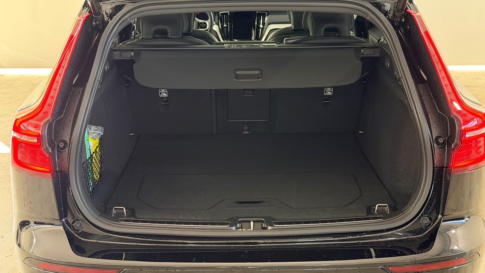 VOLVO V60 2.0 T6 TE Ultra Dark eAWD-image-11