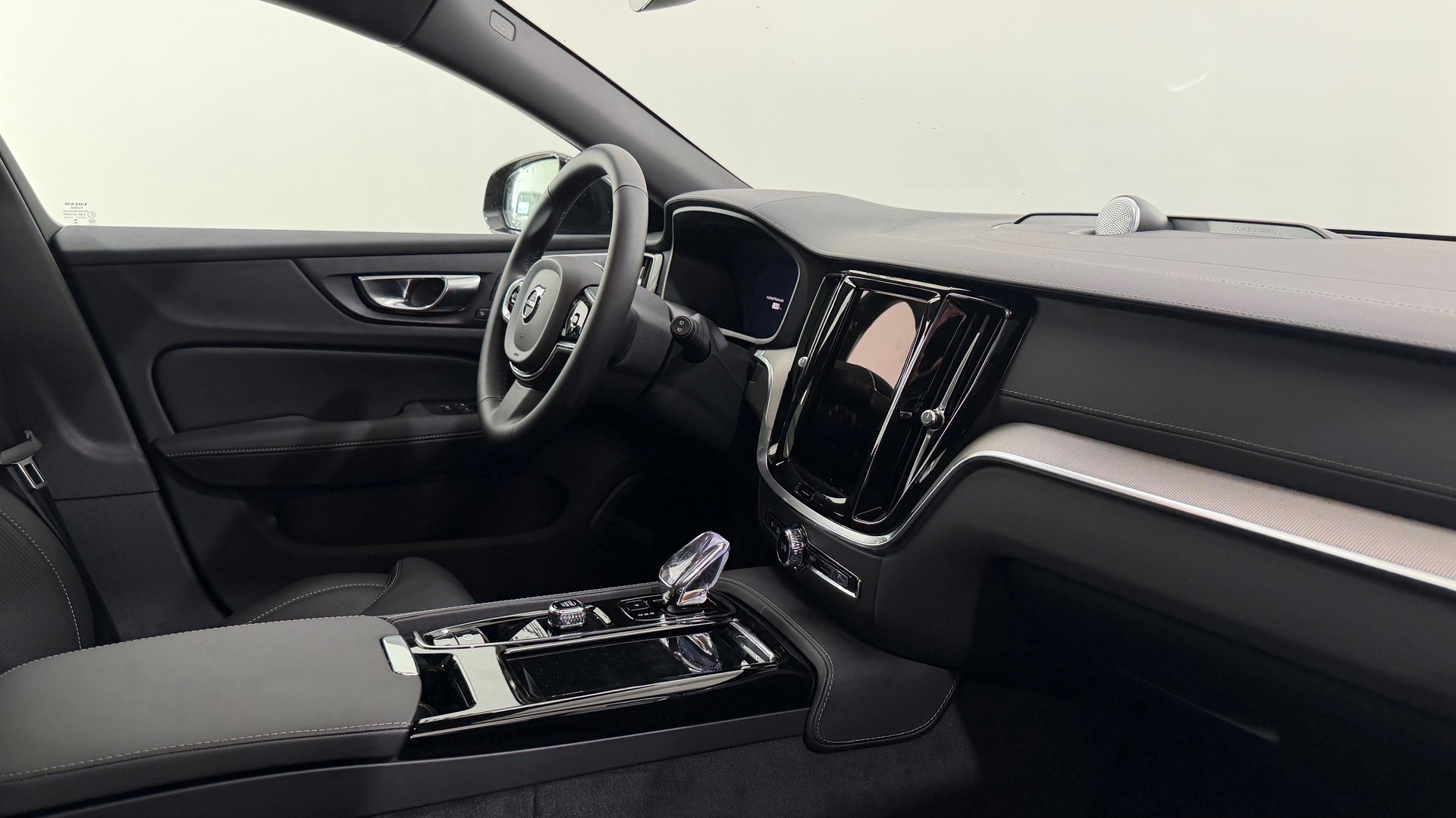 VOLVO V60 2.0 T6 TE Ultra Dark eAWD-image-3