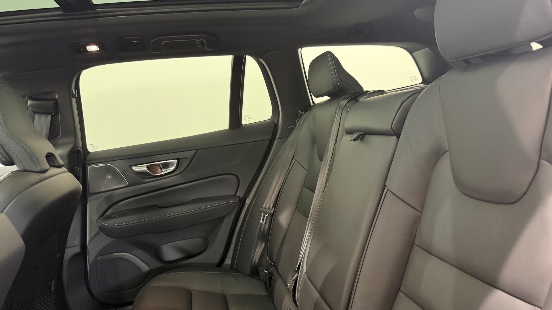 VOLVO V60 2.0 T6 TE Ultra Dark eAWD-image-5
